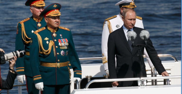 Όσο η Αμερική παραμένει… ζαλισμένη, ο Πούτιν χτίζει νέες βάσεις
